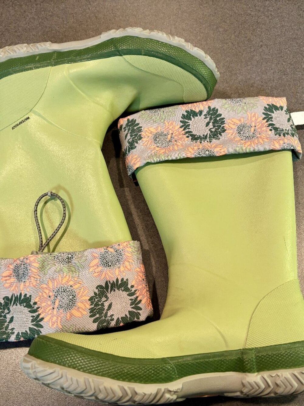~~Women’s The Muck Boots Forager Tall Green/Floral Top Rubber Boot Size 10     *